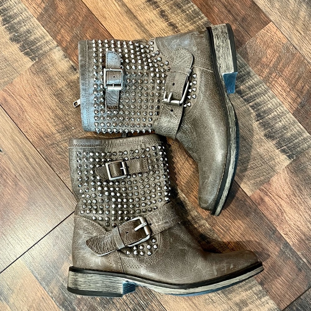 STEVE MADDEN Monicaa Leather Studded Moto Boots Size 7 - Picture 5 of 10
